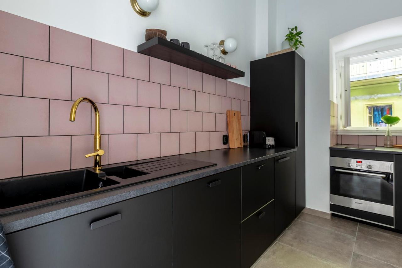 Apartment Freshly Refurbished, Stylish In The Center Of *