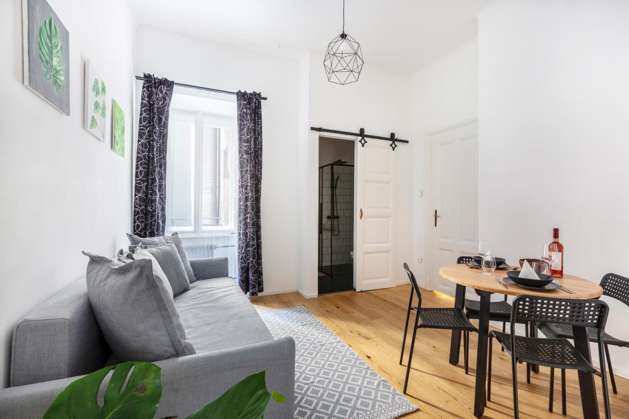 Freshly Refurbished, Stylish In The Center Of Apartament